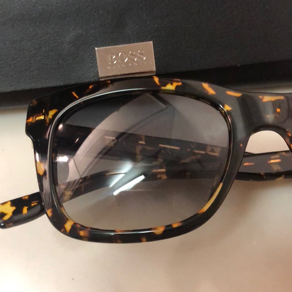 Hugo Boss Tortoise Shell Sunglasses - Picture 2 of 6